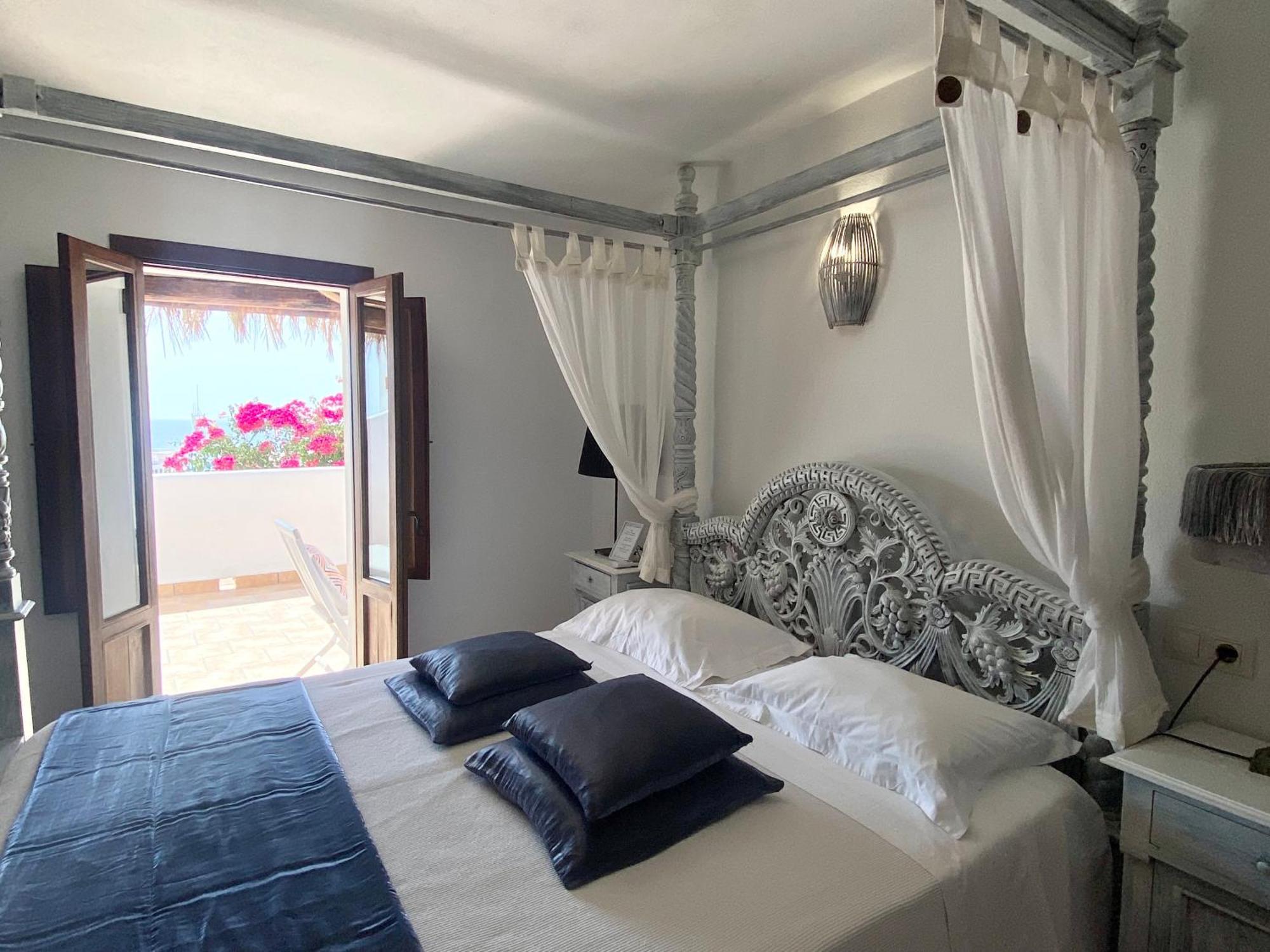 Buenavista & Suites Santa Eularia des Riu Luaran gambar