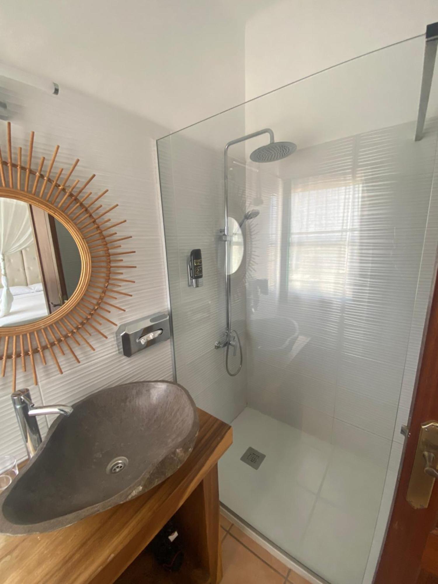 Buenavista & Suites Santa Eularia des Riu Luaran gambar
