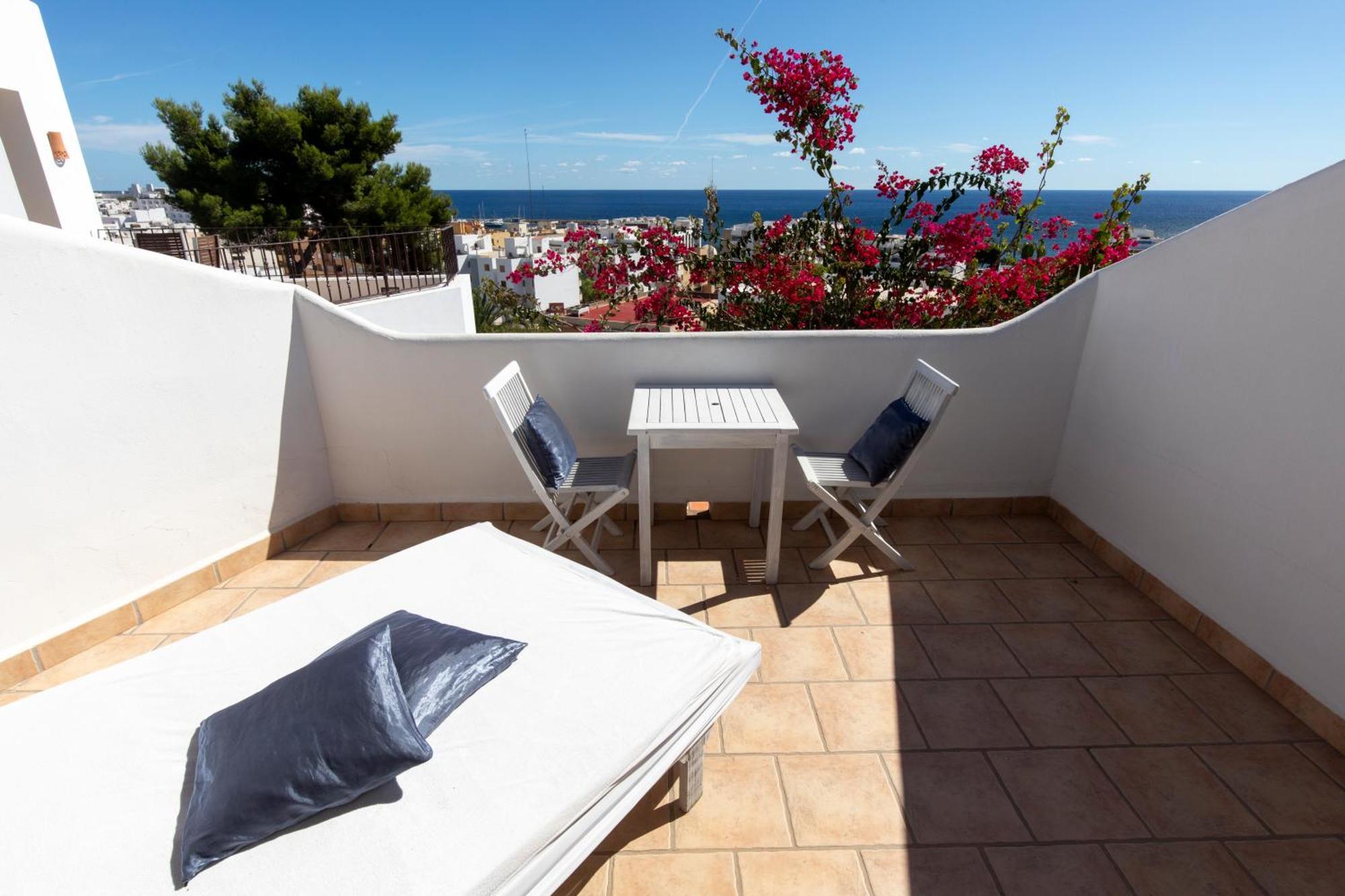 Buenavista & Suites Santa Eularia des Riu Luaran gambar